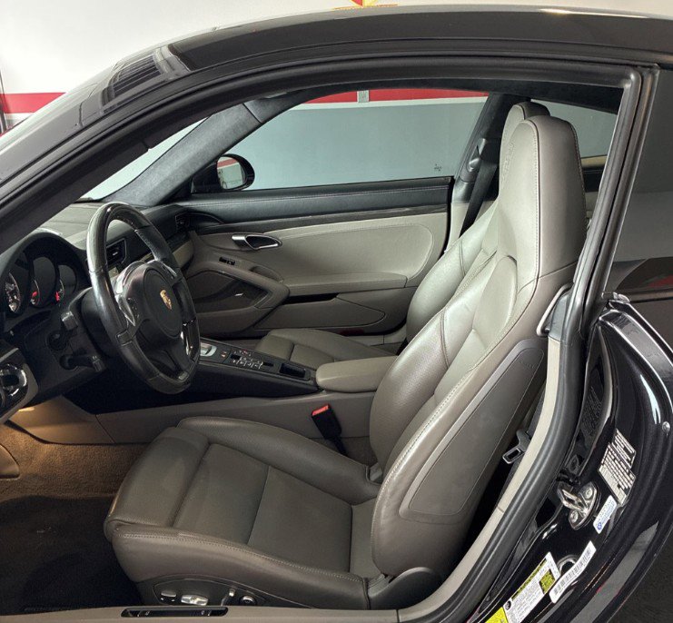 Used 2014 Porsche 911 Turbo image 2