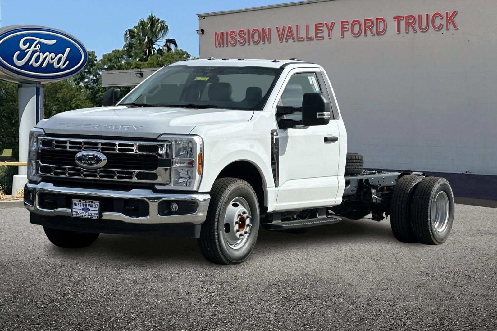New 2026 Ford F350 XL w/ XL Chrome Package RWD image 8