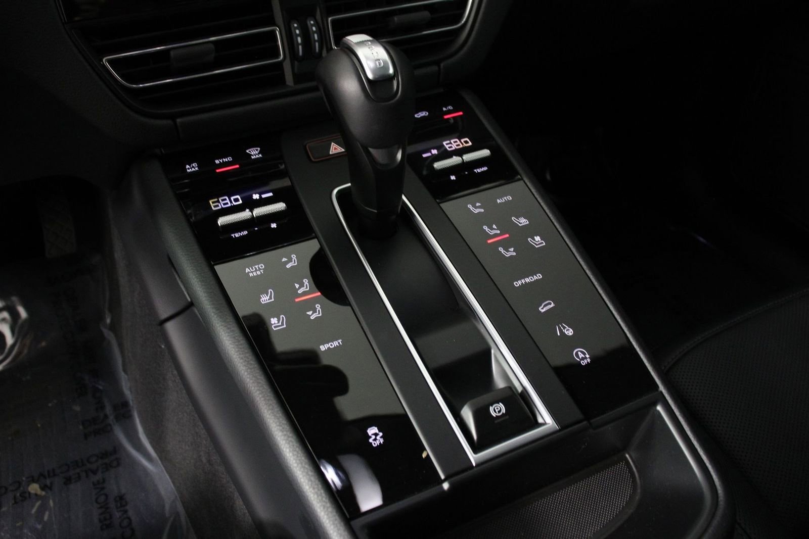 Certified 2025 Porsche Macan image 18