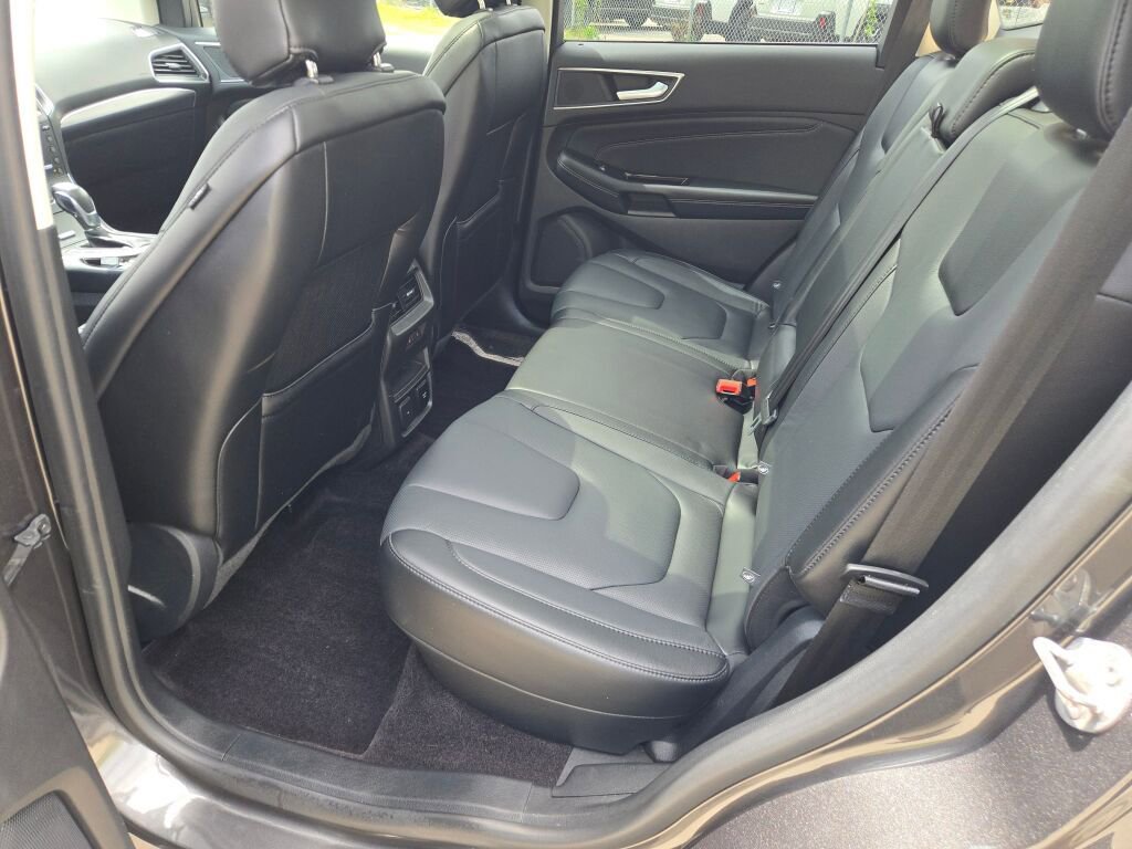 Used 2017 Ford Edge Titanium w/ Equipment Group 301A AWD/4WD image 17