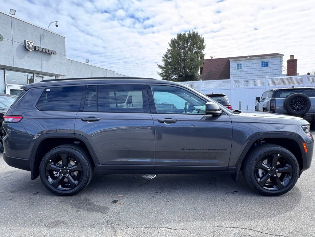 New 2026 Jeep Grand Cherokee L Limited w/ Limited Altitude Package AWD/4WD image 8
