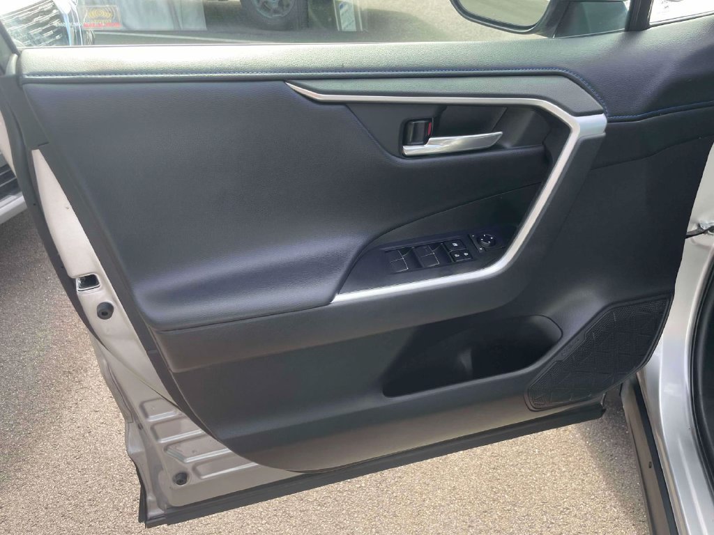 Used 2021 Toyota RAV4 XSE AWD/4WD image 16