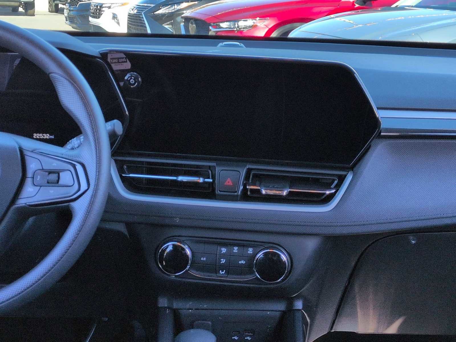 Used 2025 Chevrolet TrailBlazer LS image 28