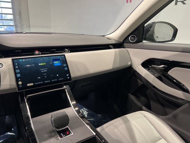 Used 2025 Land Rover Range Rover Evoque S AWD/4WD image 36