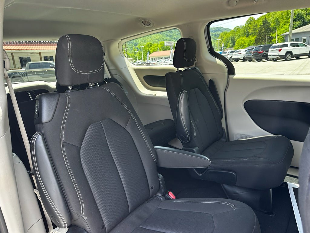 Used 2023 Chrysler Voyager LX FWD image 28
