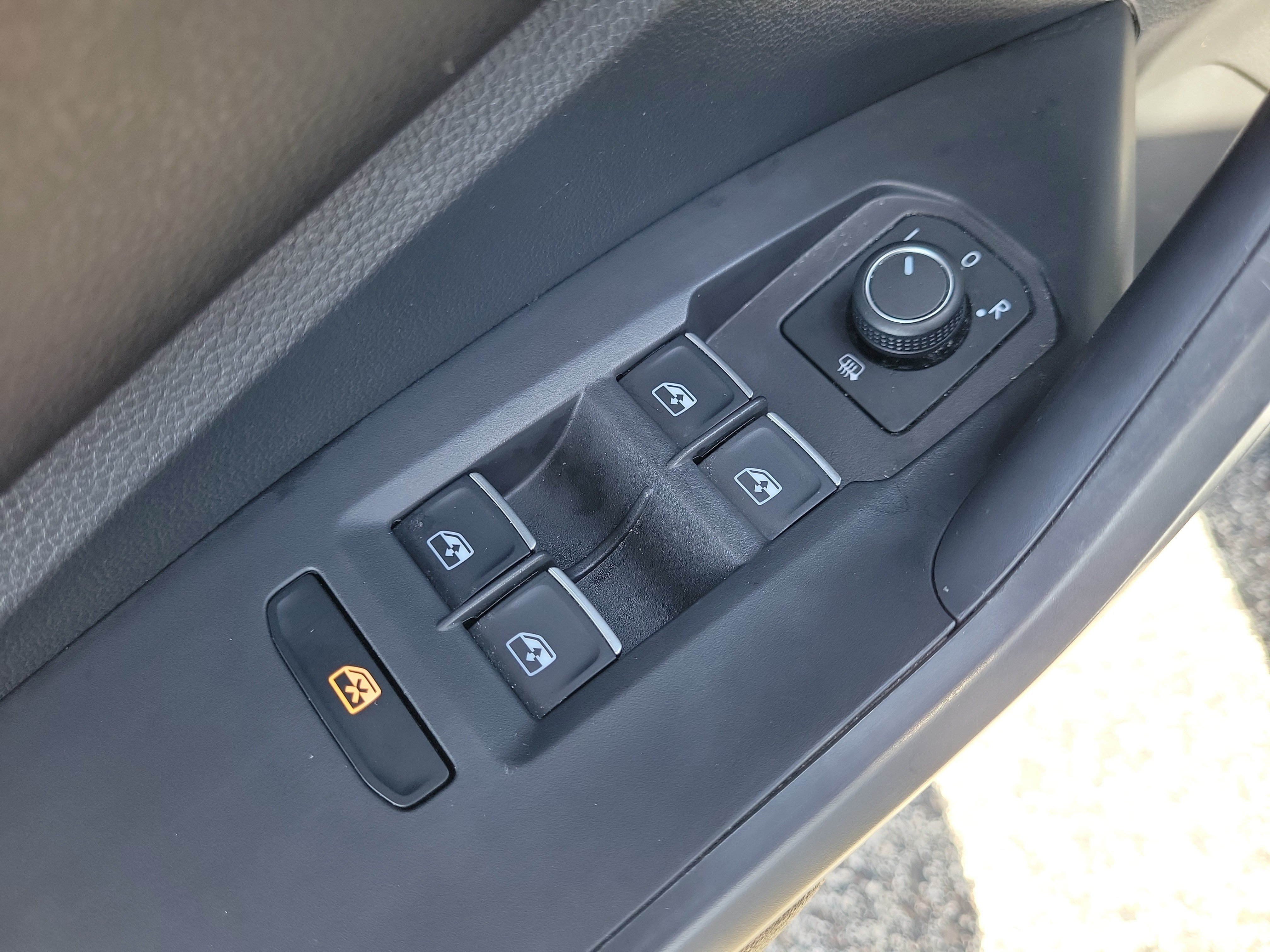 Used 2023 Volkswagen Jetta SE FWD image 10
