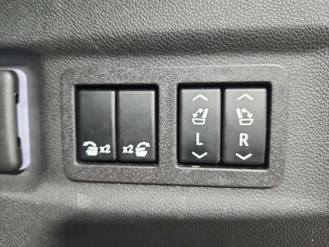 Used 2023 Chevrolet Suburban Premier AWD/4WD image 55