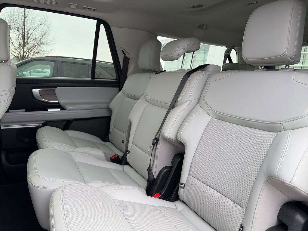 Used 2025 Ford Expedition Max Platinum image 36