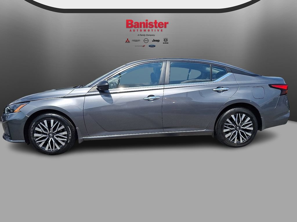 Used 2024 Nissan Altima 2.5 SV AWD/4WD image 6