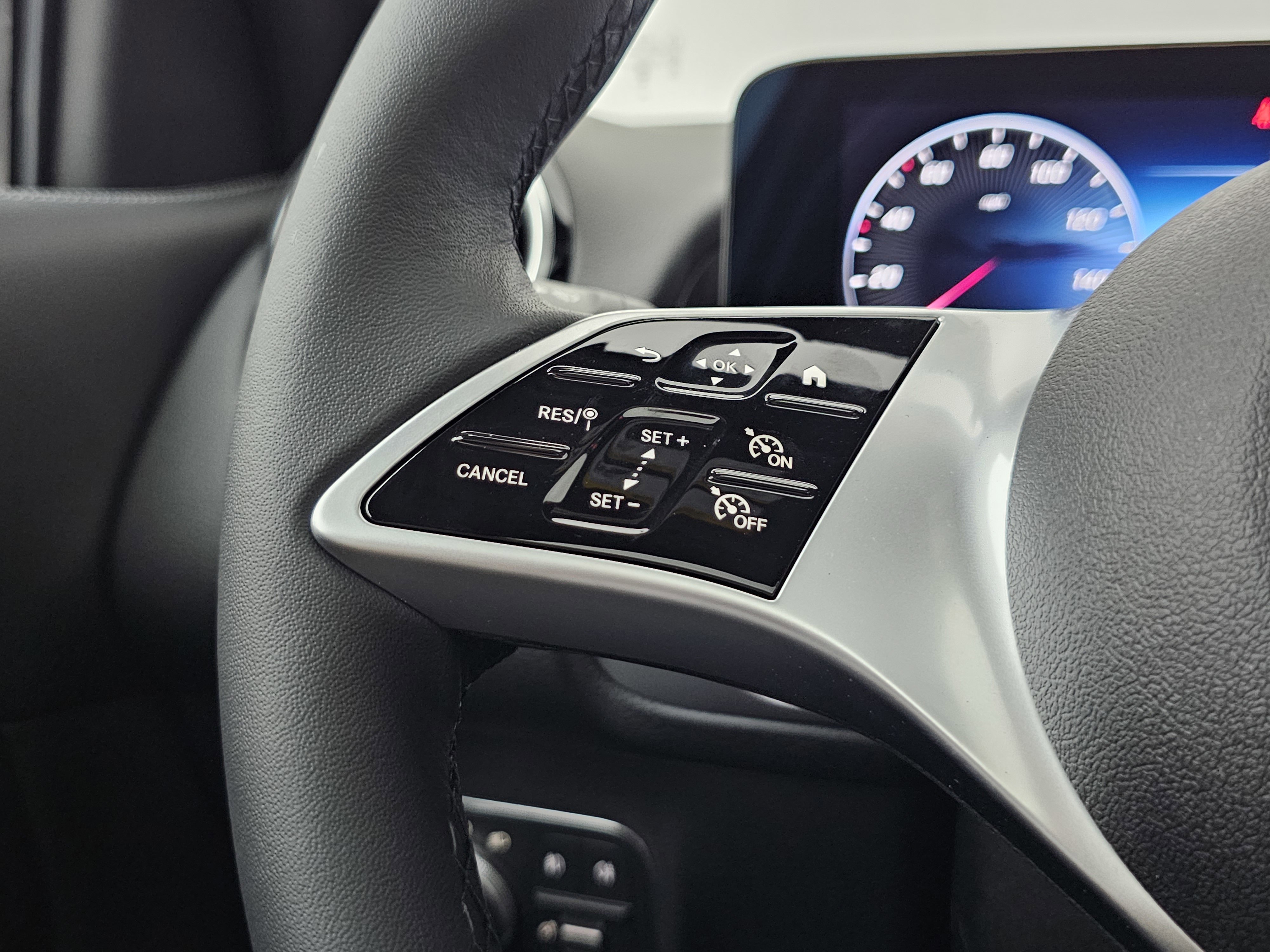 New 2026 Mercedes-Benz GLB 250 4MATIC image 39