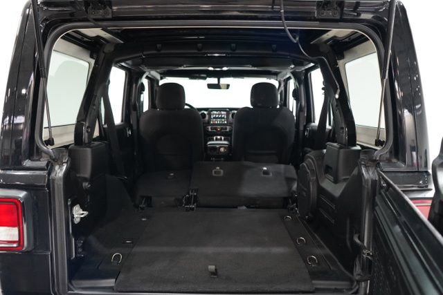 Used 2022 Jeep Wrangler Unlimited Sahara image 35