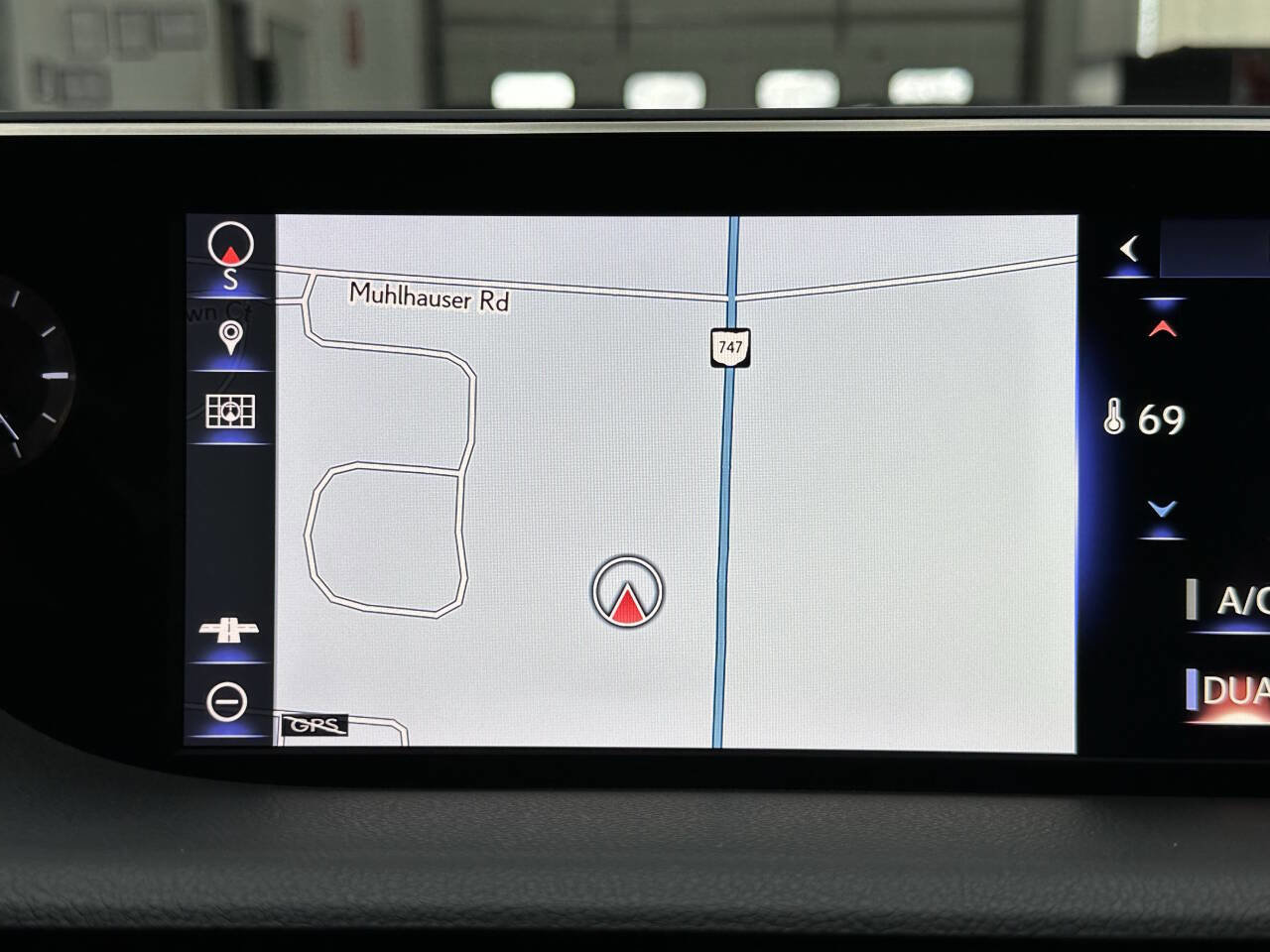 Used 2019 Lexus ES 300h w/ Premium Package image 29