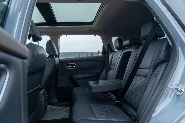 Used 2022 Nissan Rogue Platinum w/ Head-Up Display Package image 16