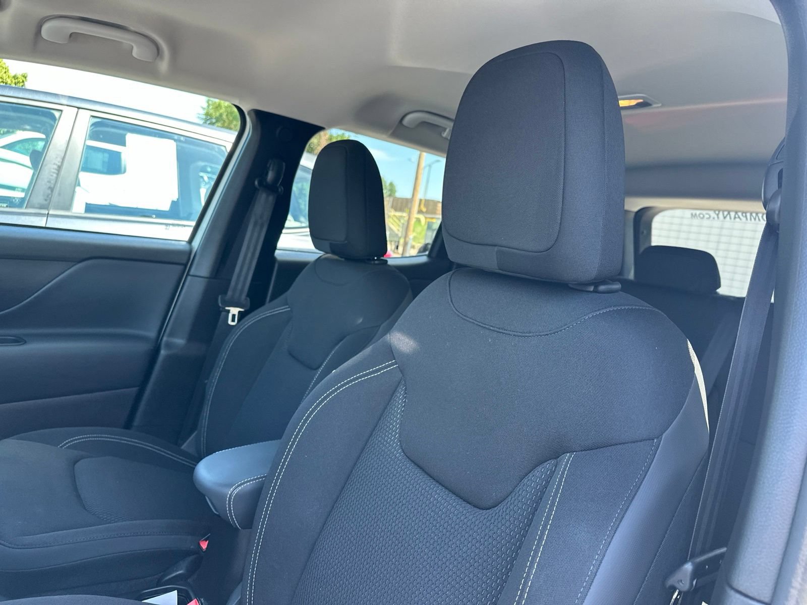Used 2023 Jeep Renegade Latitude w/ Premium Group AWD/4WD image 11
