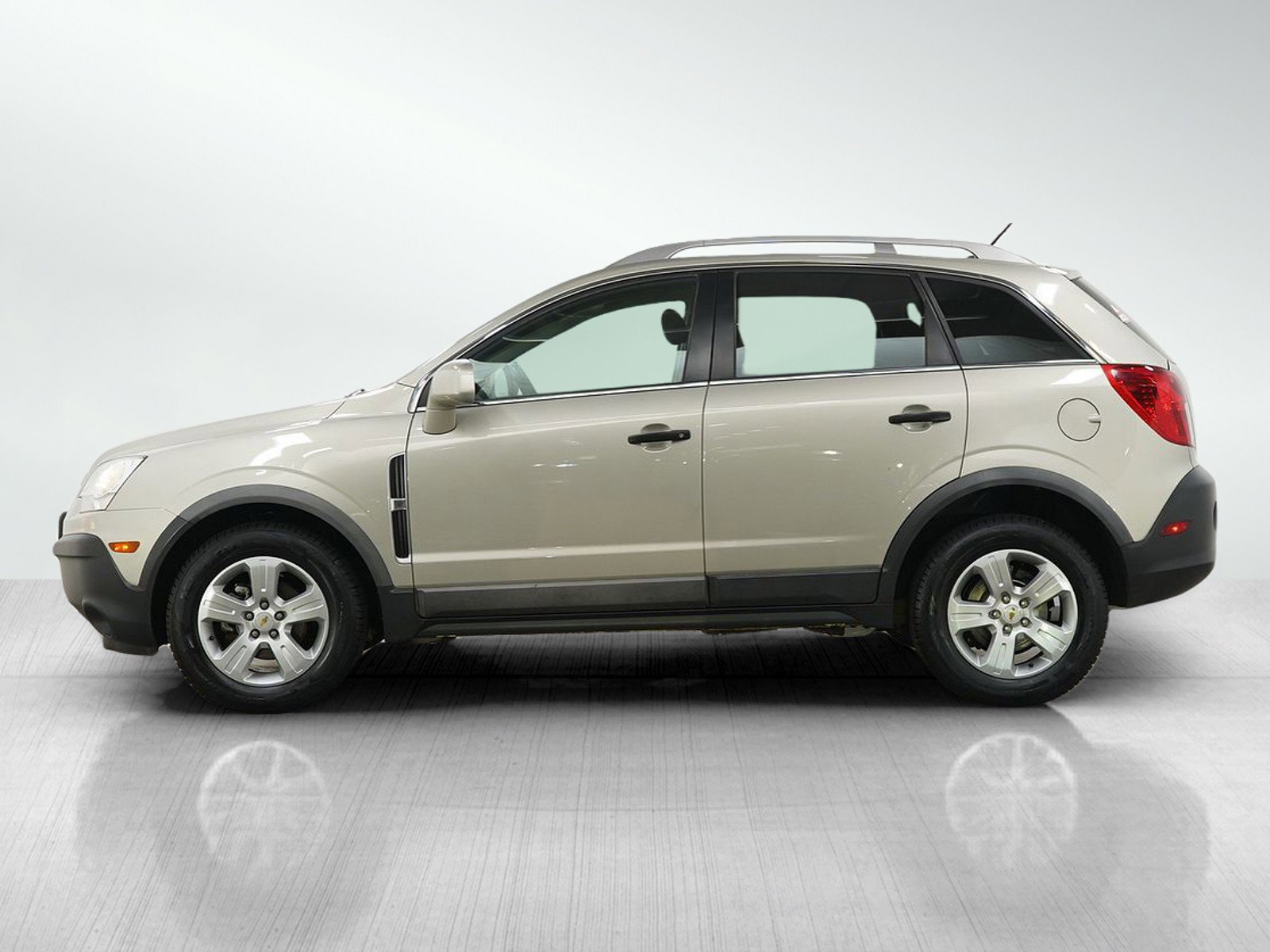 Used 2014 Chevrolet Captiva Sport LS FWD image 2