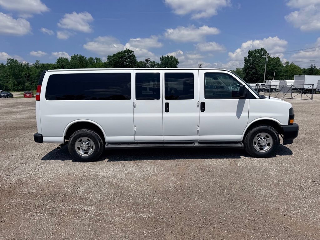 Used 2022 Chevrolet Express 3500 LS RWD image 8