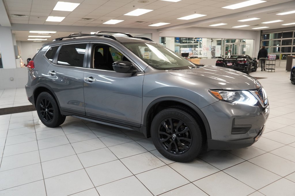 Used 2017 Nissan Rogue SV w/ Midnight Edition image 13