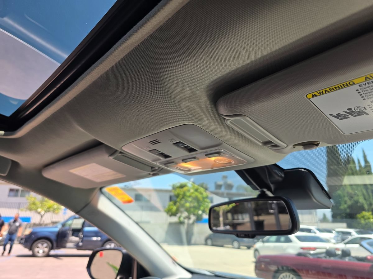 Used 2015 Toyota RAV4 Limited w/ Technology Package FWD image 17