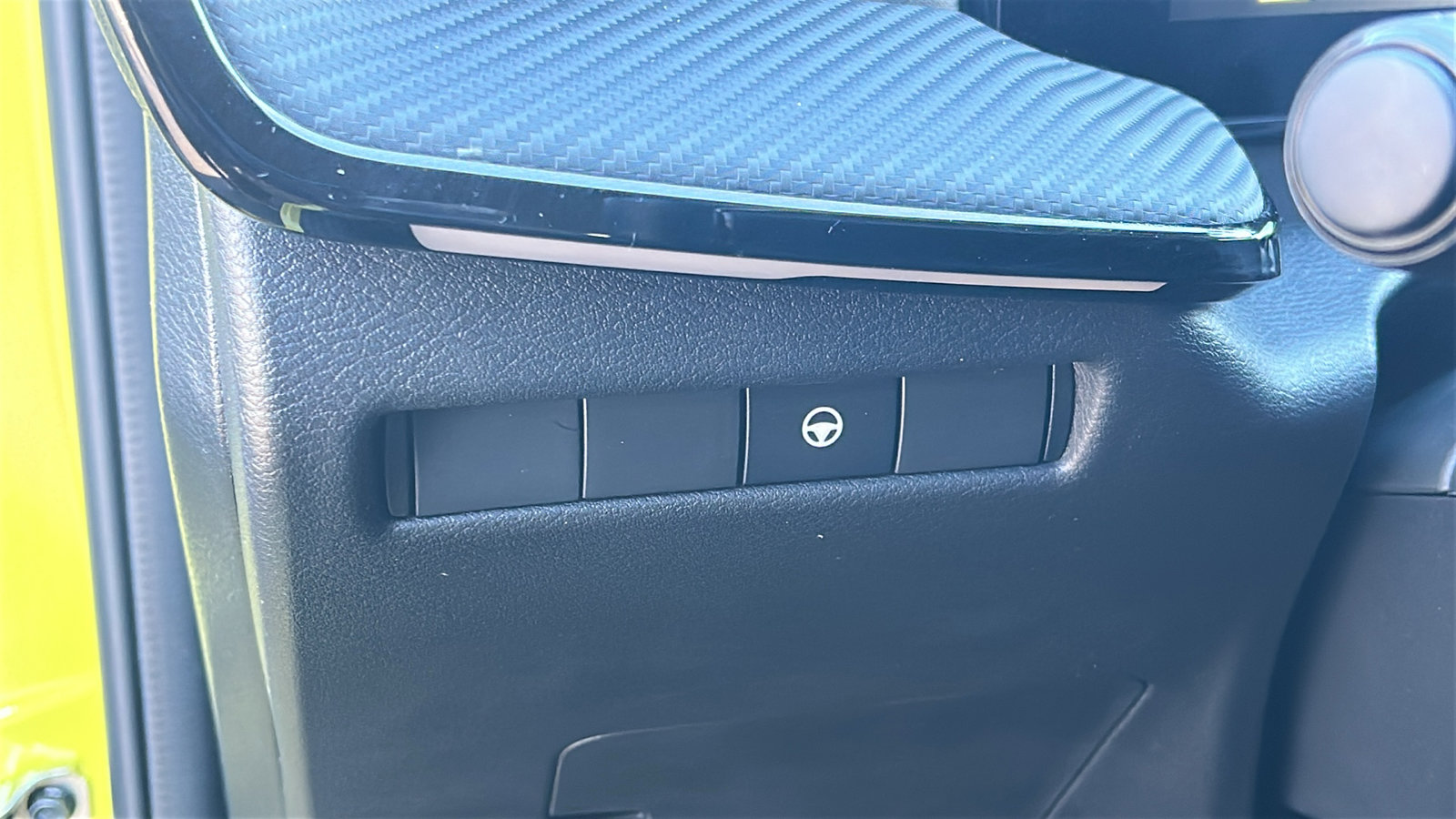 Certified 2025 Nissan Kicks SR image 17