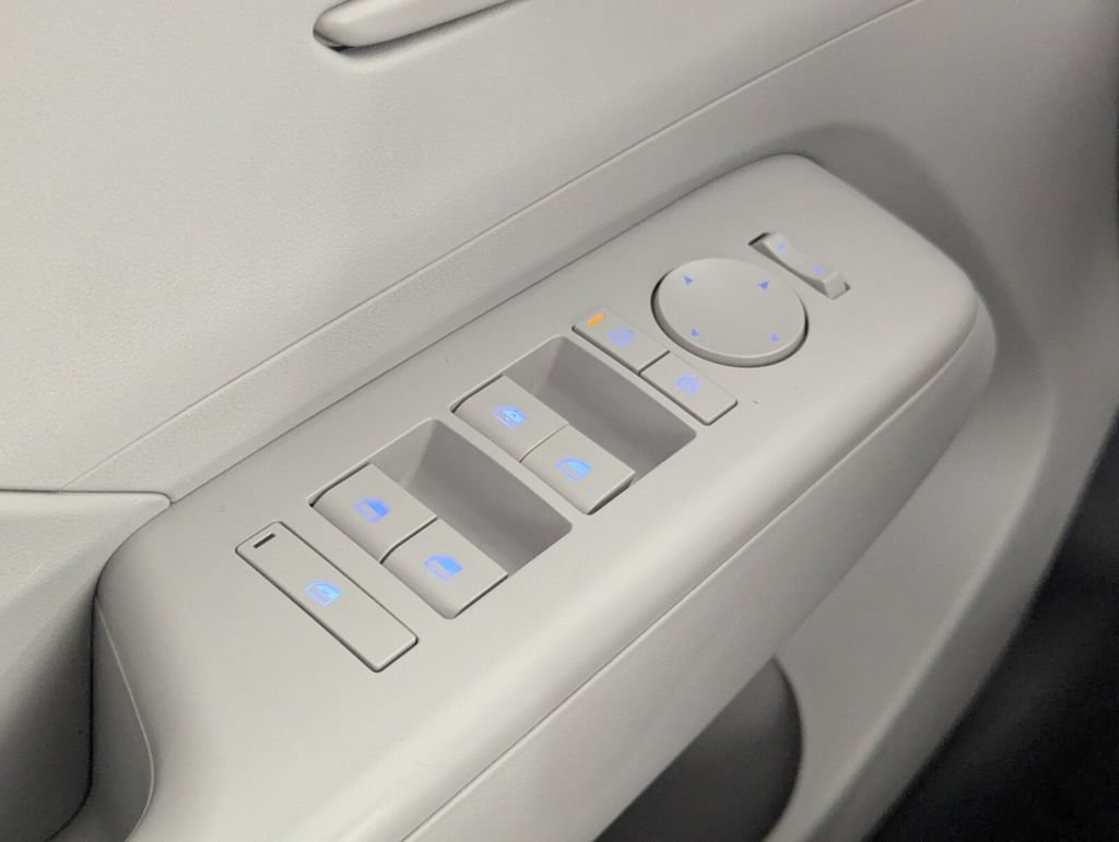 Certified 2025 Hyundai Kona SEL FWD image 17