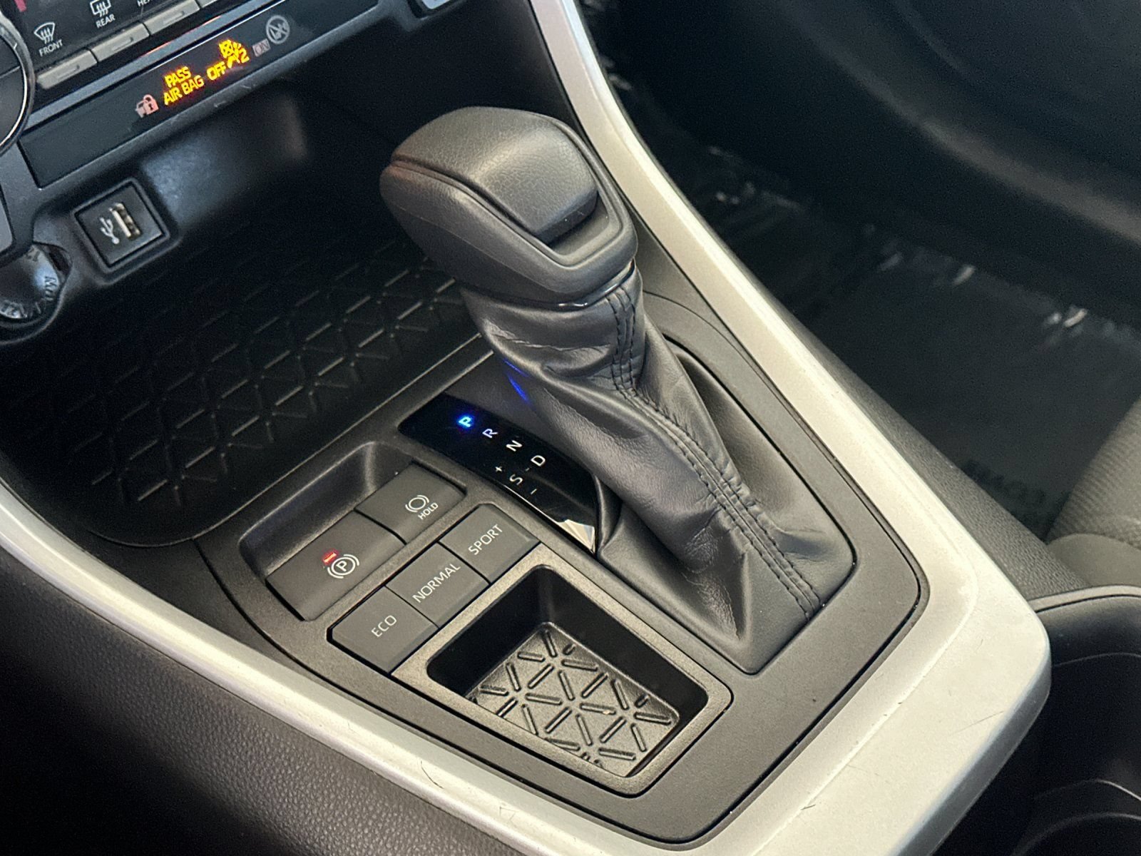 Used 2024 Toyota RAV4 XLE FWD image 19