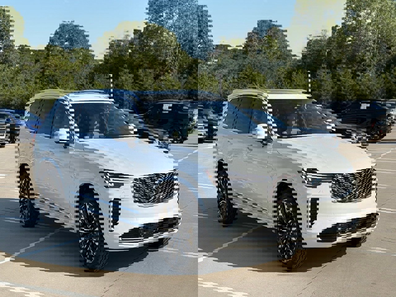 New 2026 Volvo XC90 B6 Plus w/ Protection Package Premier image 4