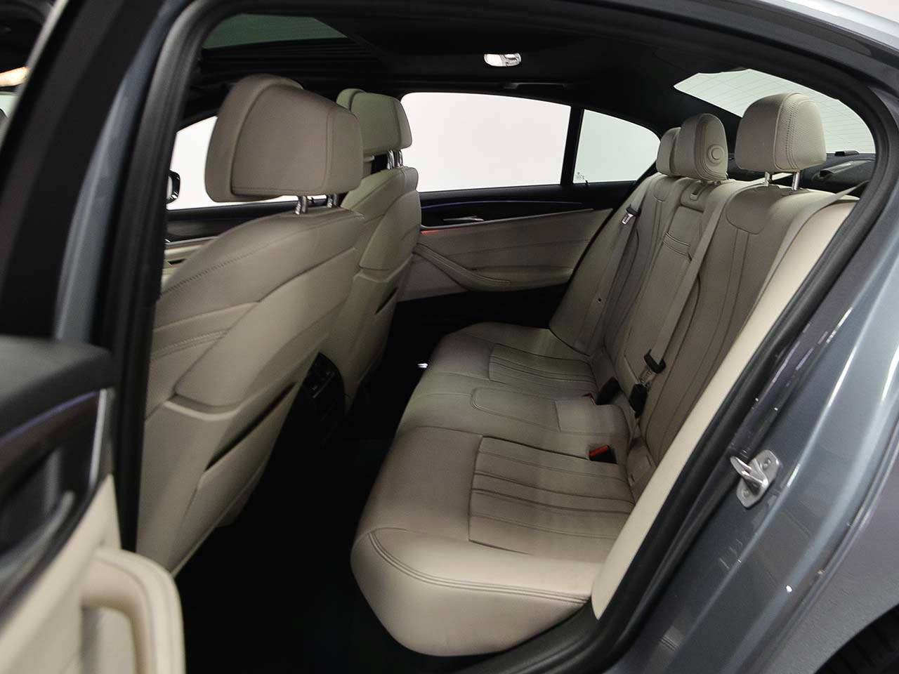 Used 2018 BMW 530e RWD image 11