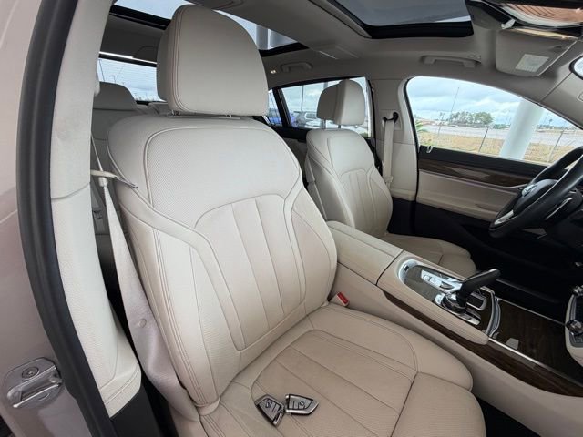 Used 2019 BMW 740i w/ Executive Package image 40
