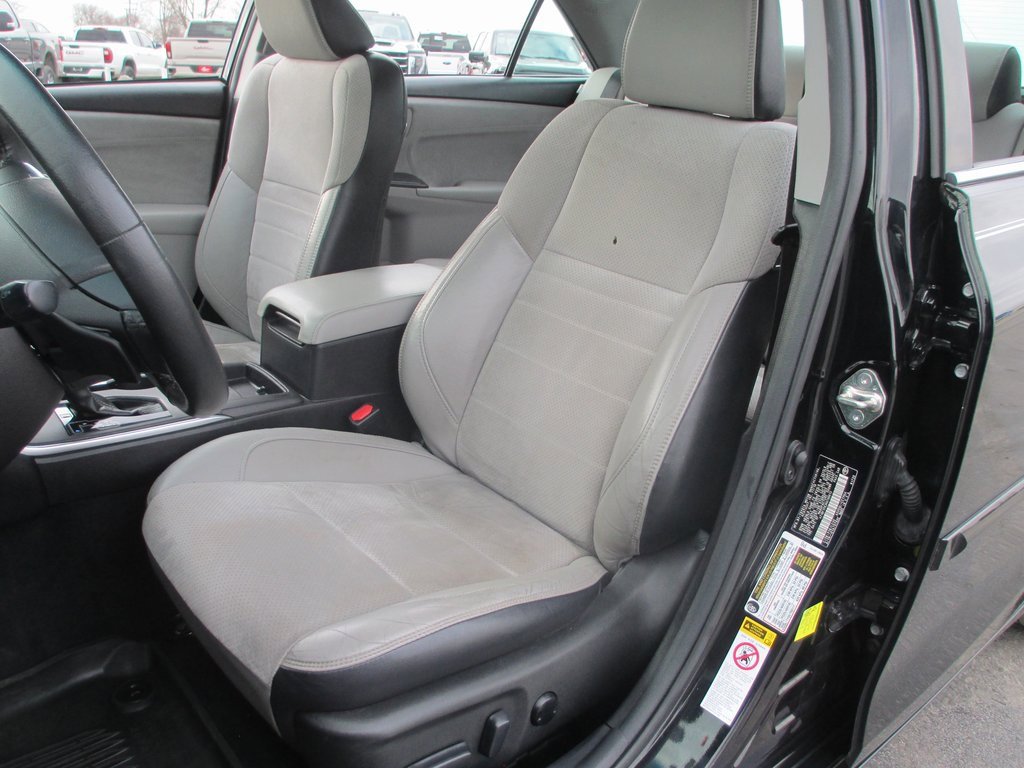 Used 2017 Toyota Camry XSE image 15