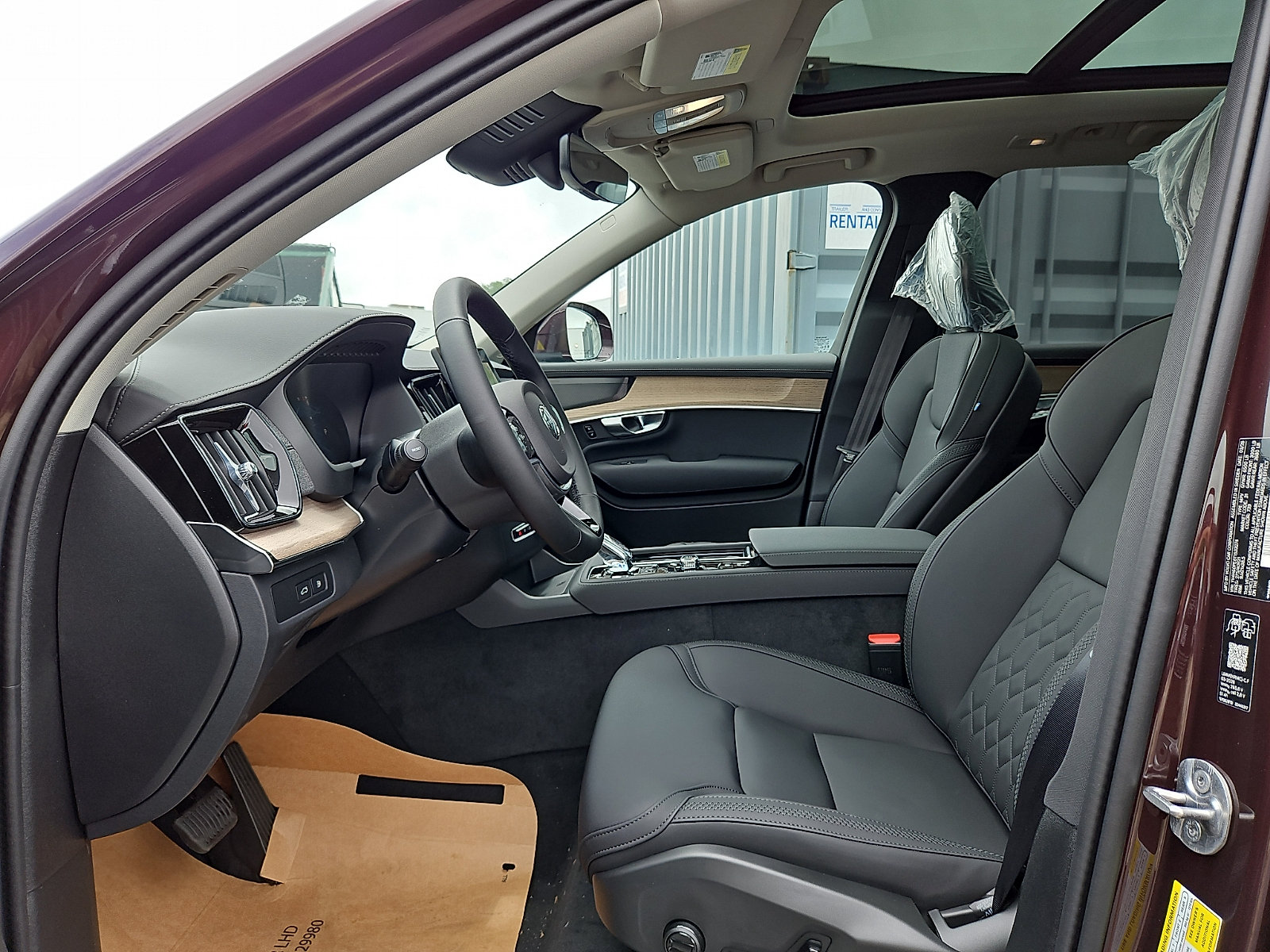 New 2026 Volvo XC90 T8 Plus w/ Protection Package Premier AWD/4WD image 11