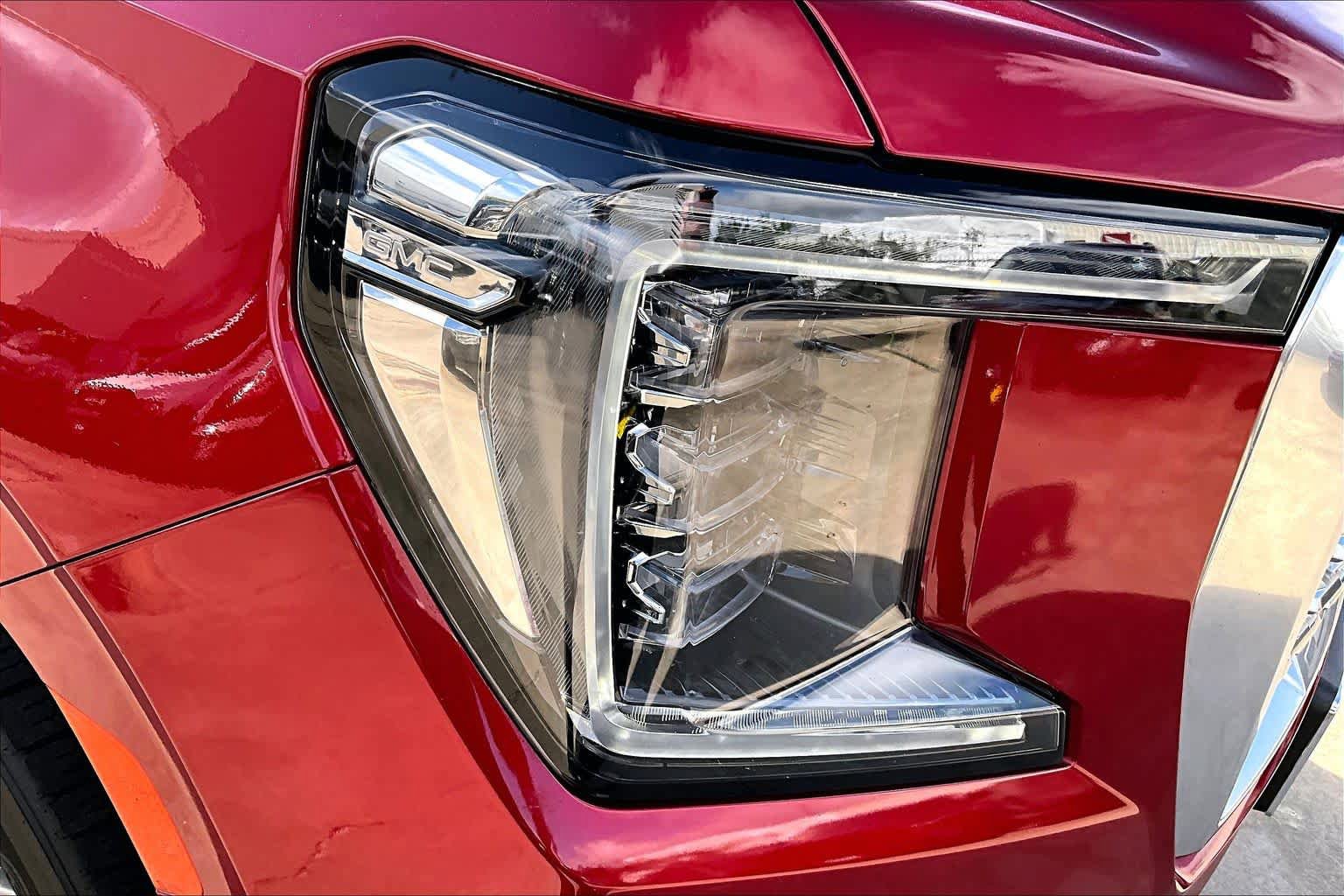 Used 2022 GMC Yukon Denali w/ Denali Premium Package image 28