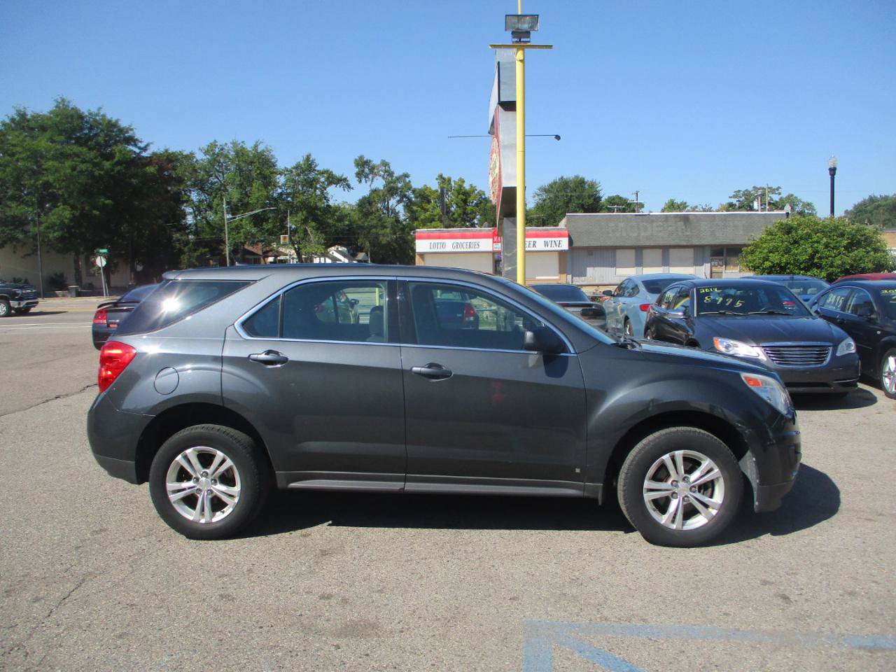 Used 2010 Chevrolet Equinox LS FWD image 2