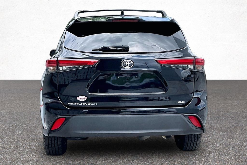 Certified 2020 Toyota Highlander XLE FWD image 8