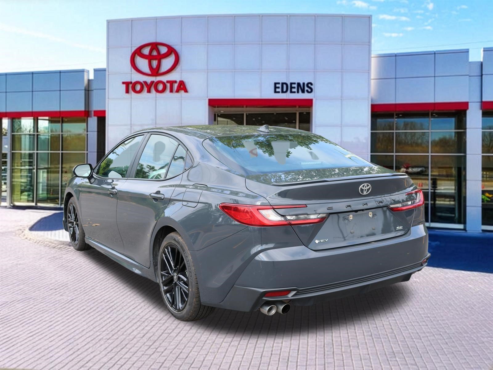 Used 2025 Toyota Camry SE FWD image 7