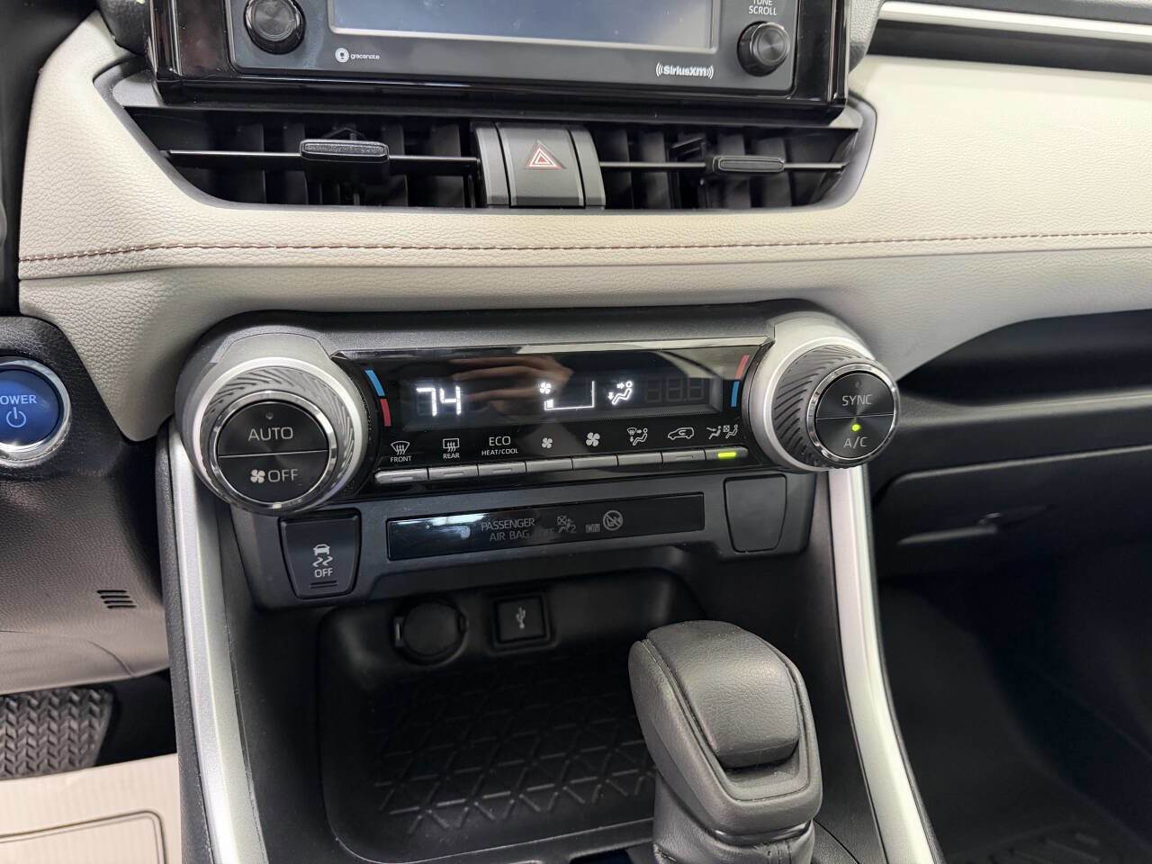 Used 2022 Toyota RAV4 XLE AWD/4WD image 12