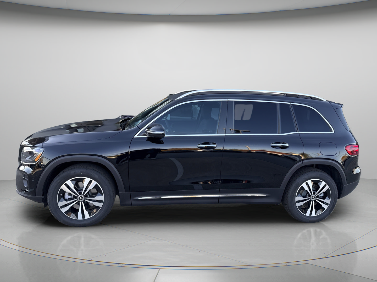 New 2026 Mercedes-Benz GLB 250 image 2