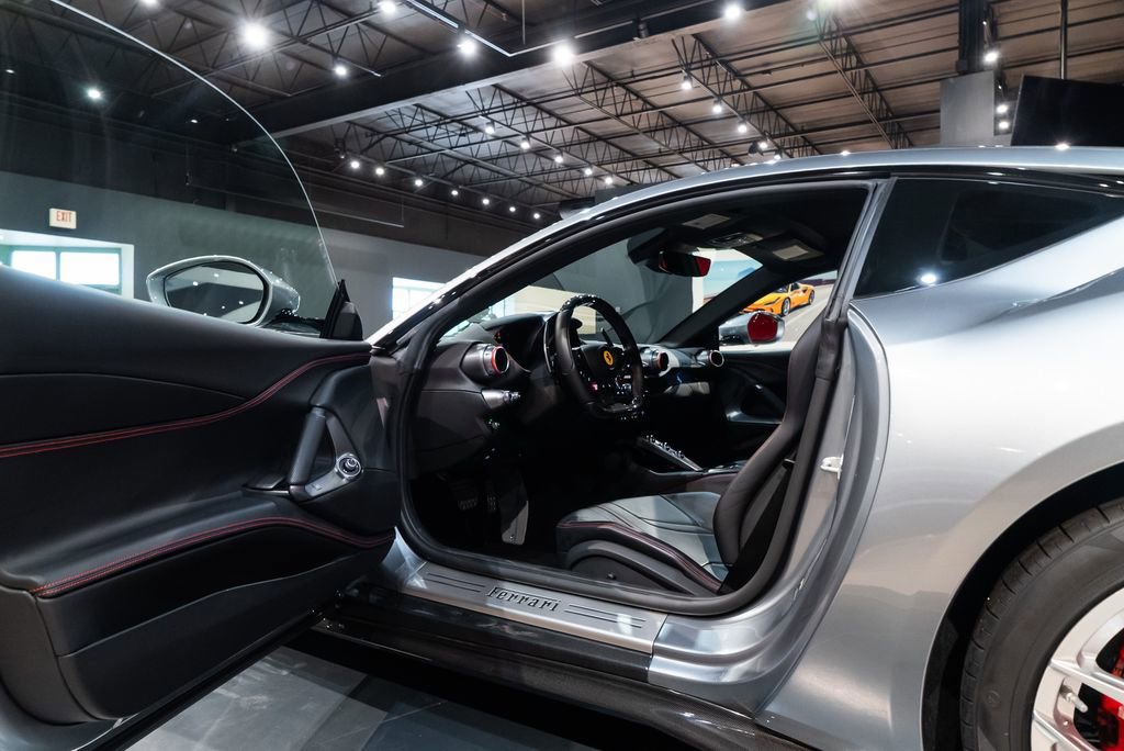 Used 2020 Ferrari 812 Superfast RWD image 26