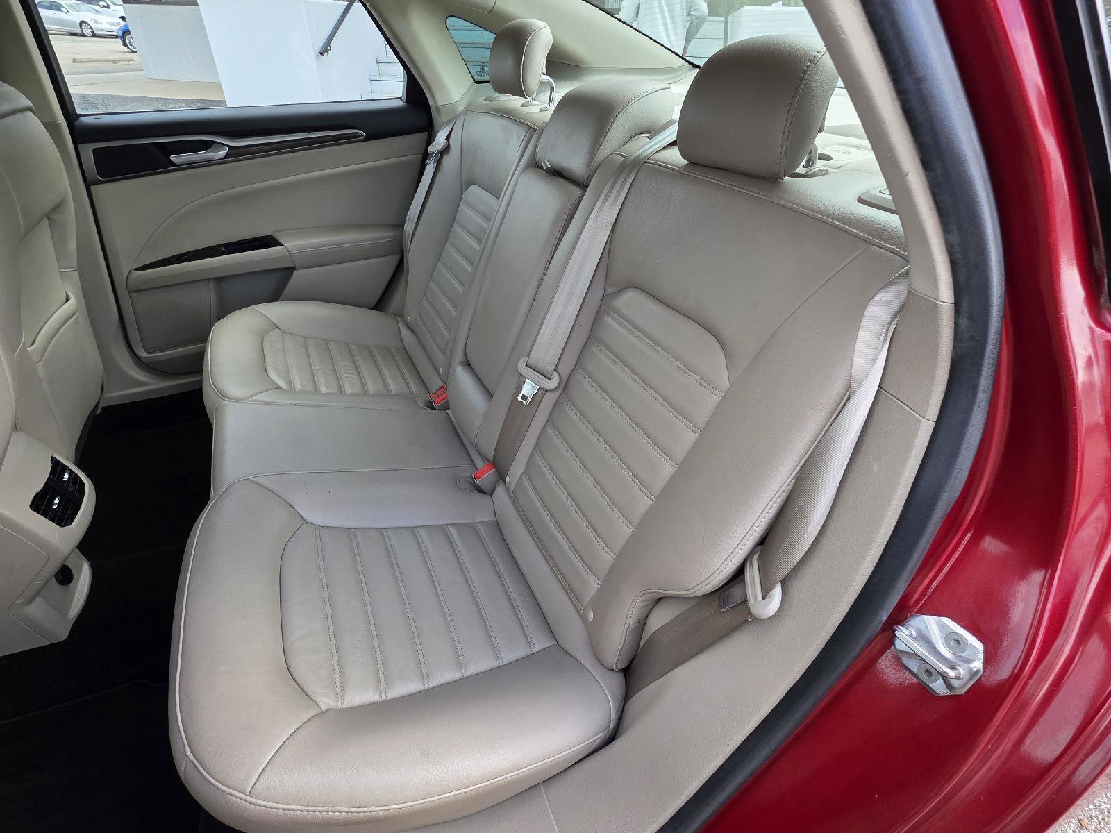 Used 2017 Ford Fusion SE w/ Fusion SE Technology Package image 33