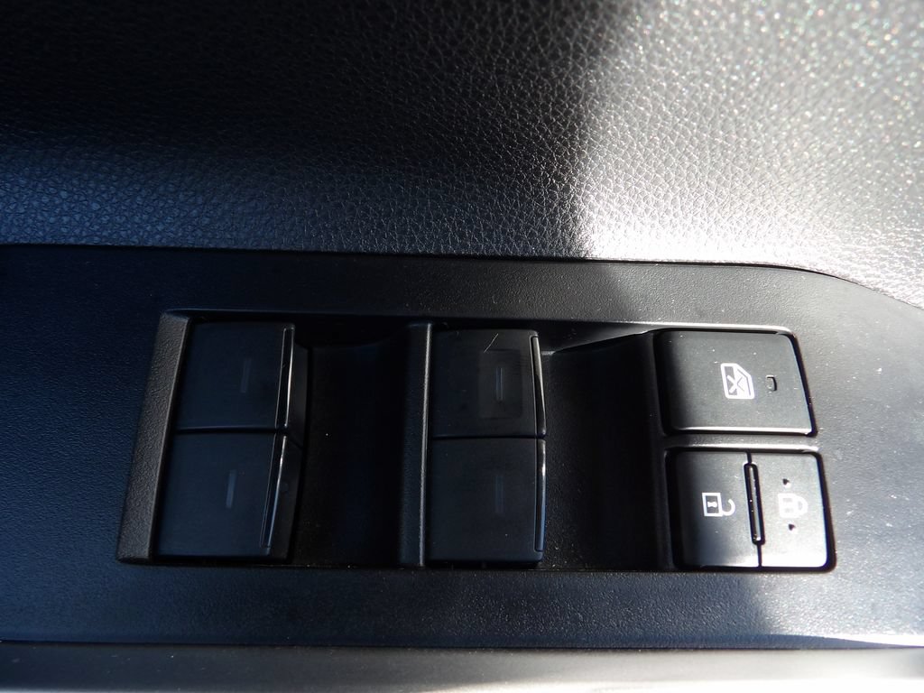 Used 2021 Toyota Highlander XLE FWD image 12