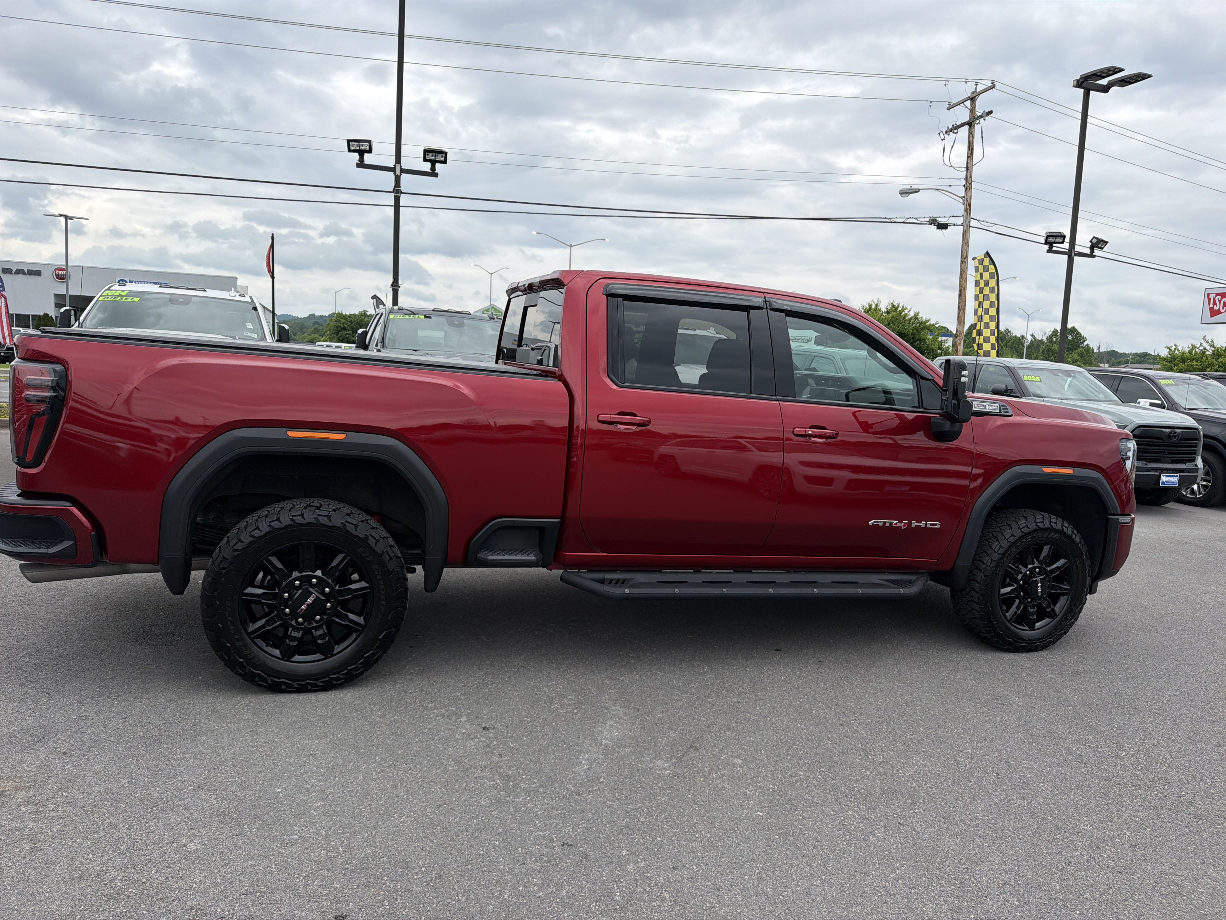 Used 2024 GMC Sierra 2500 AT4 w/ AT4 Preferred Package AWD/4WD image 5