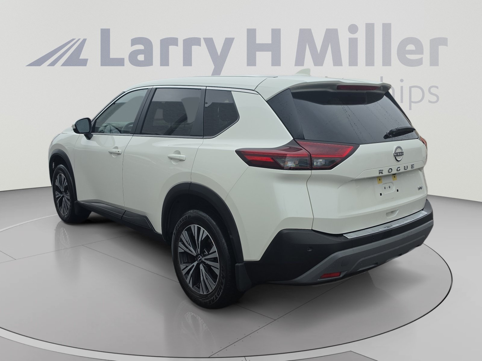 Used 2023 Nissan Rogue SV FWD image 3