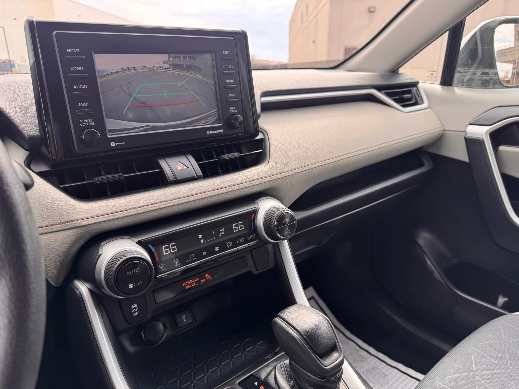 Used 2021 Toyota RAV4 XLE w/ Carpet Mat Package (TMS) image 37