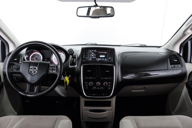 Used 2018 Dodge Grand Caravan SE w/ UConnect Hands-Free Group FWD image 11