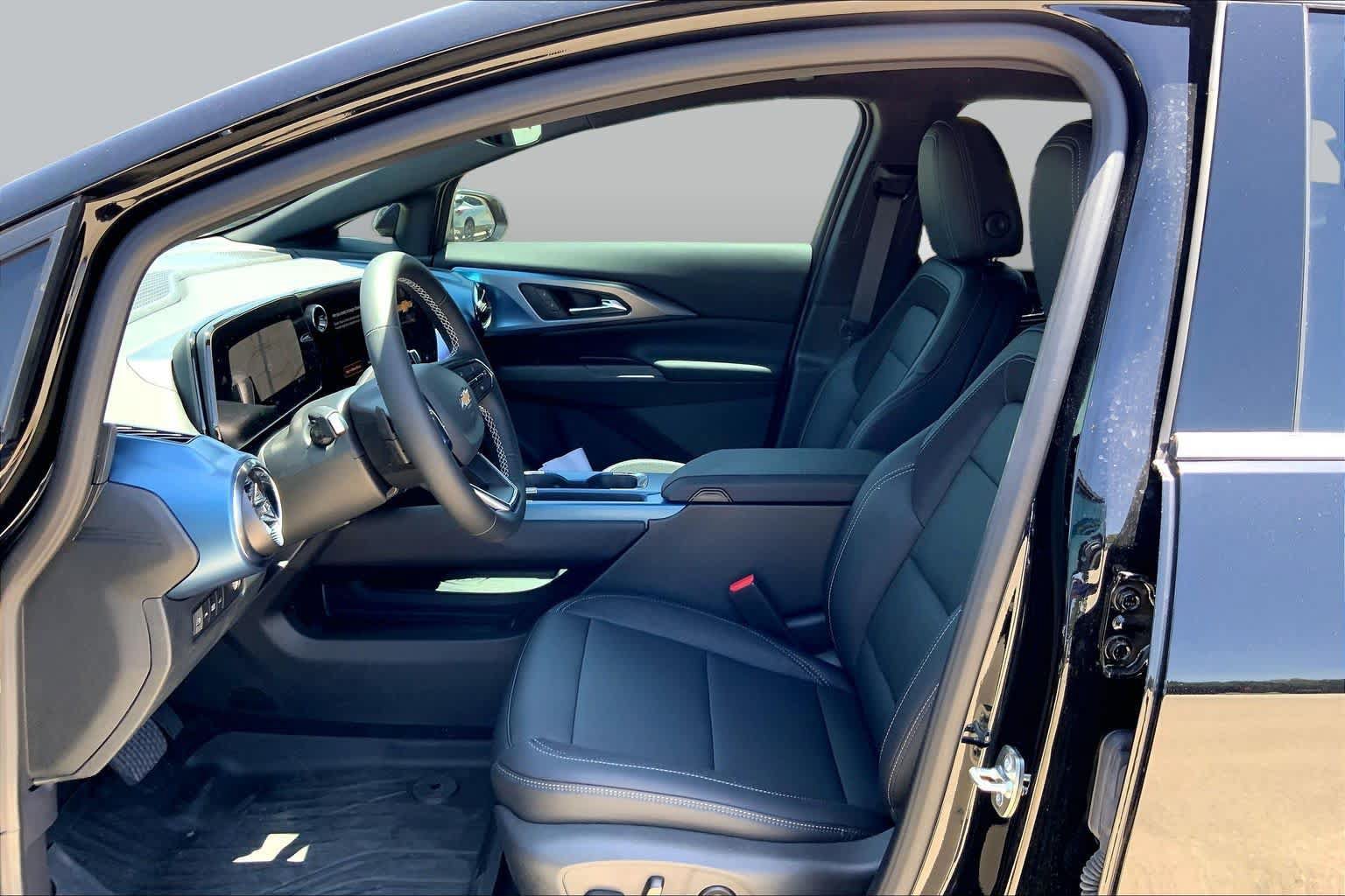 New 2026 Chevrolet Equinox EV LT AWD/4WD image 10