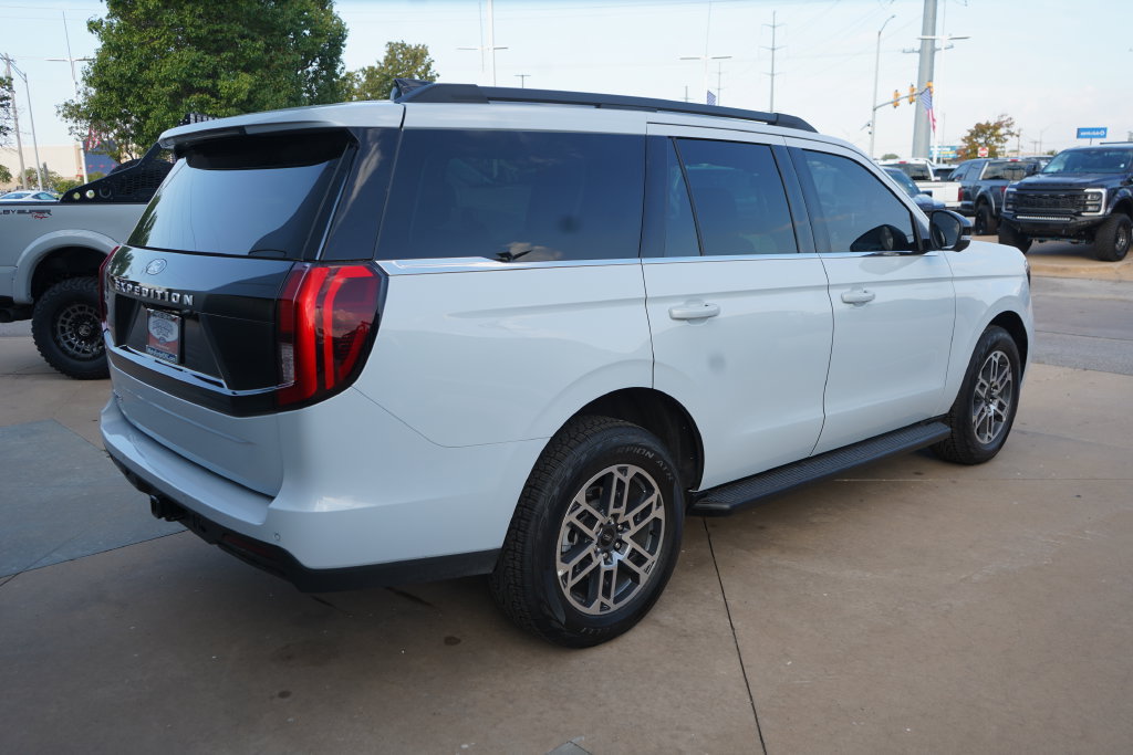 New 2026 Ford Expedition Active AWD/4WD image 11