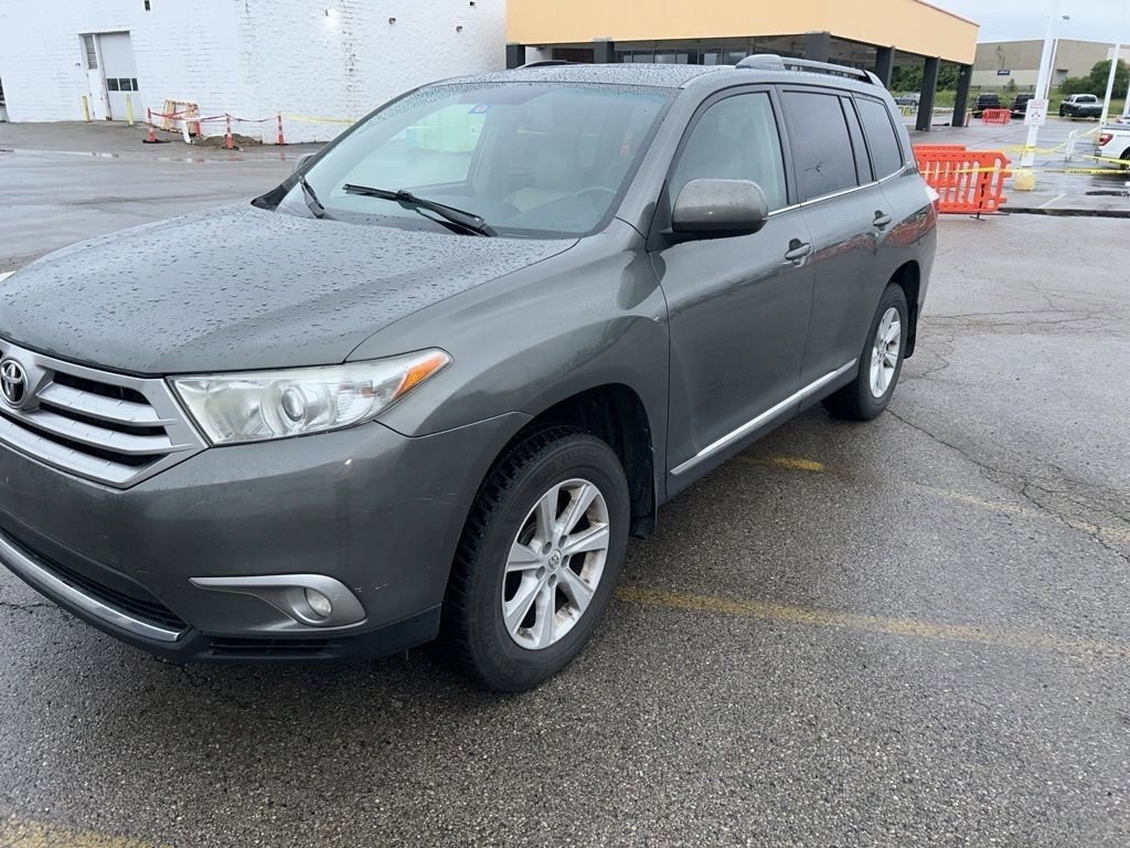 Used 2012 Toyota Highlander SE w/ Tow Pkg AWD/4WD image 5