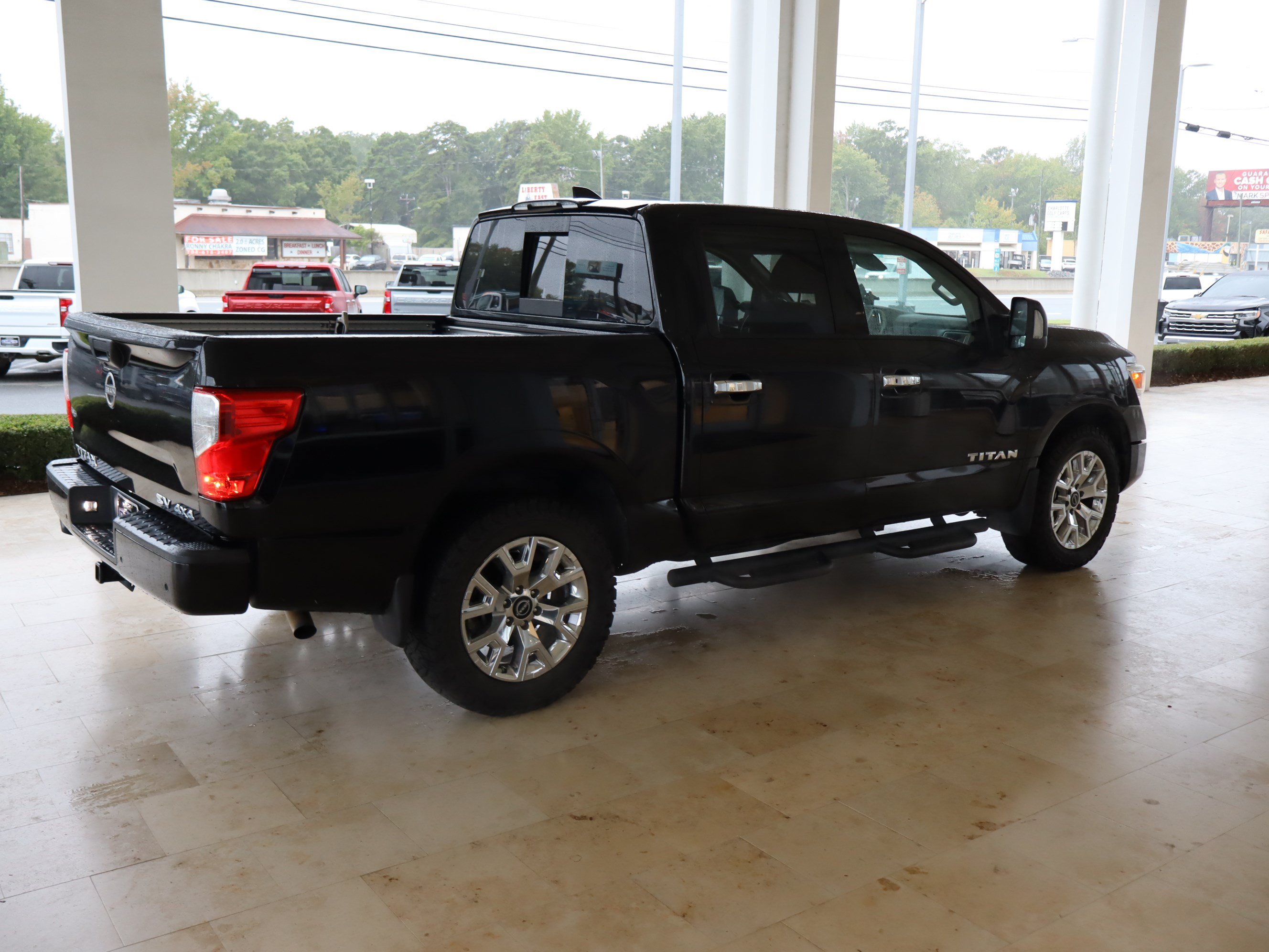Used 2023 Nissan Titan SV w/ SV Convenience Package AWD/4WD image 11