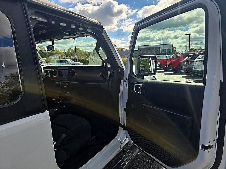 Used 2022 Jeep Wrangler Sport image 33