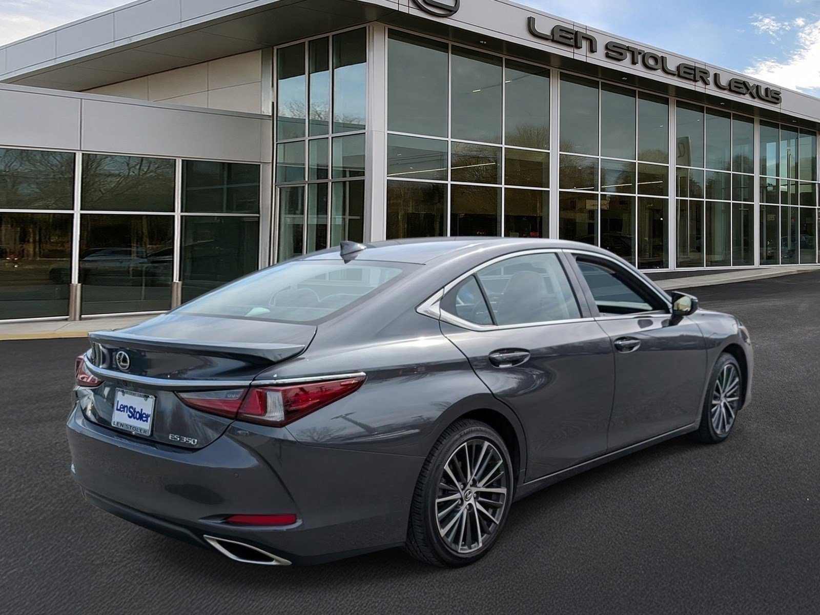 Used 2025 Lexus ES 350 w/ Premium Package image 3