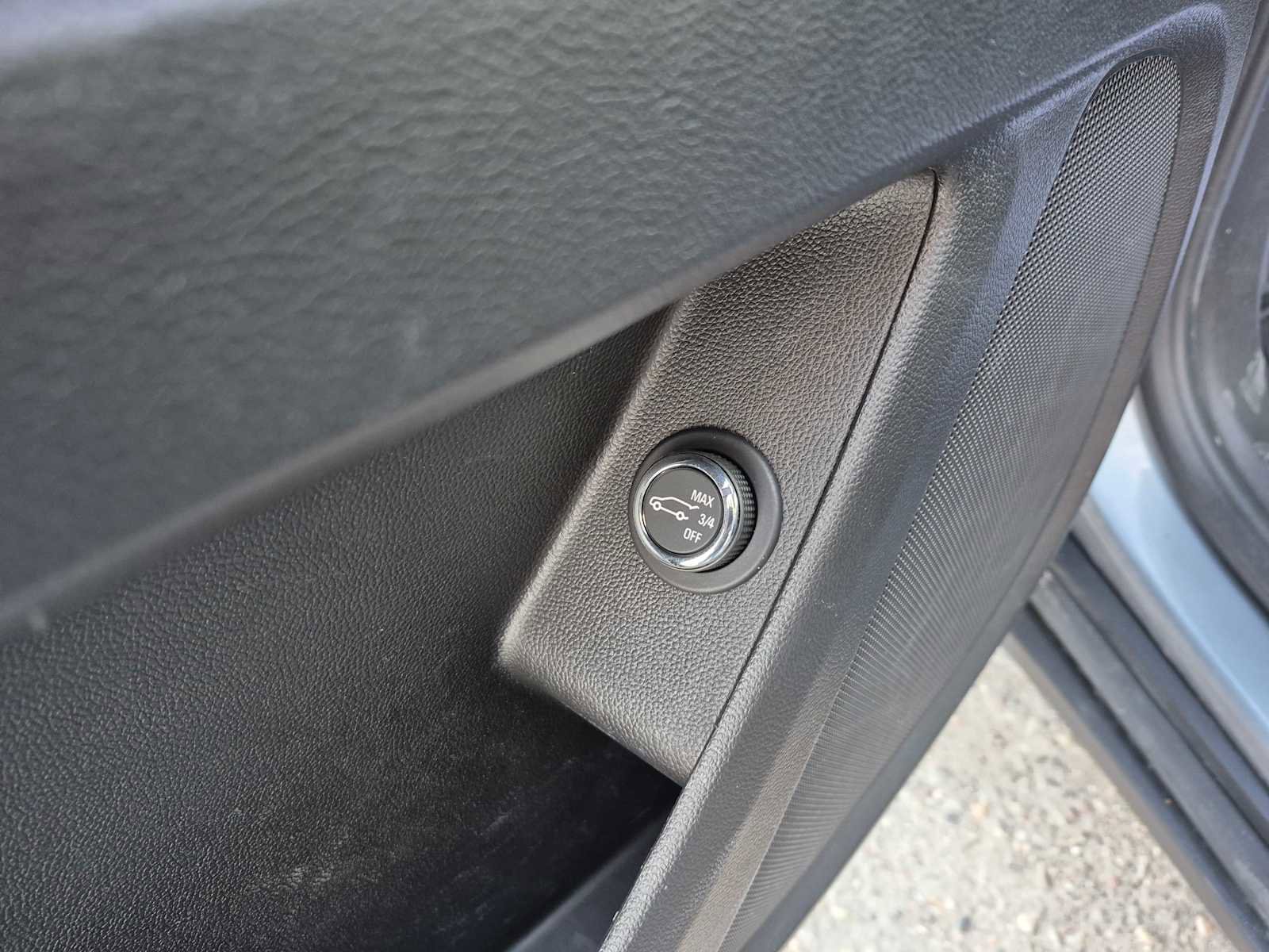 Used 2019 Chevrolet Traverse LT image 16